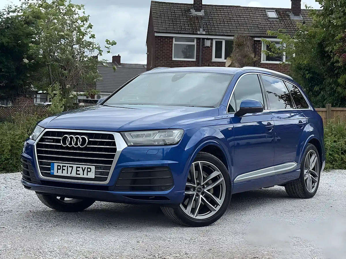 Used 2017 Audi Q7 S Line Blue - Interior and Exterior details 3
