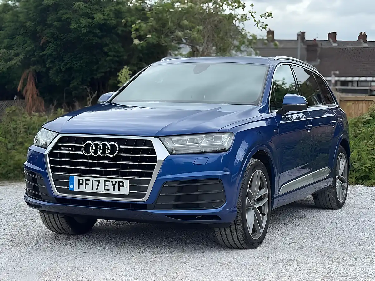Used 2017 Audi Q7 S Line Blue - Interior and Exterior details 7