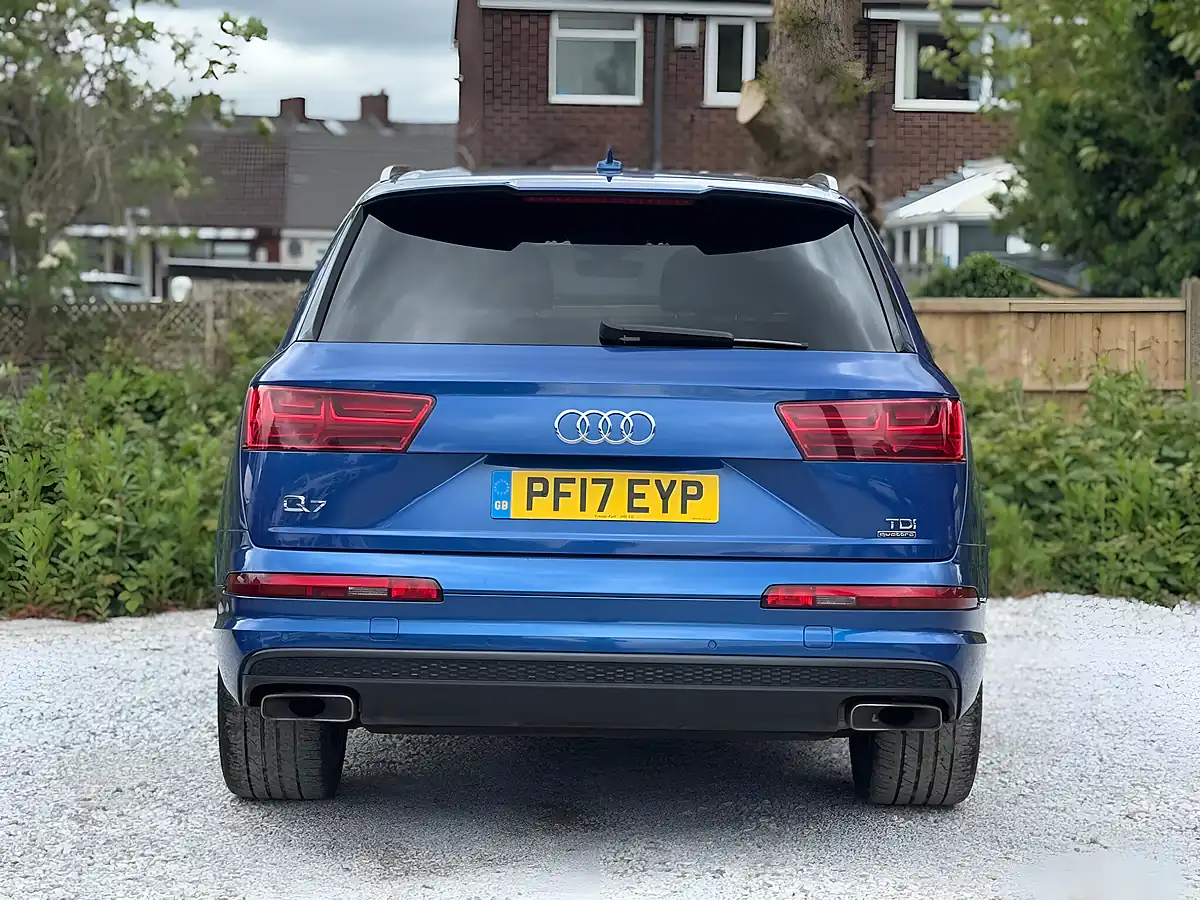 Used 2017 Audi Q7 S Line Blue - Interior and Exterior details 9
