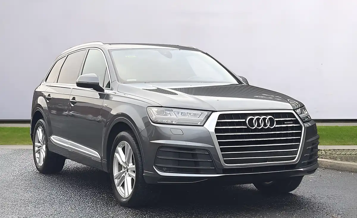 Used 2017 Audi Q7 S Line Grey - Front View