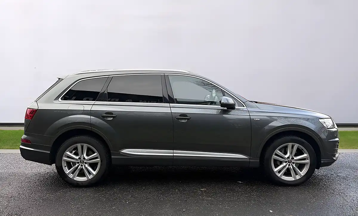 Used 2017 Audi Q7 S Line Grey - Interior and Exterior details 12