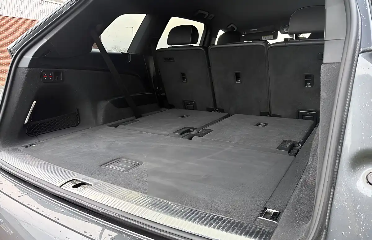 Used 2017 Audi Q7 S Line Grey - Interior and Exterior details 8