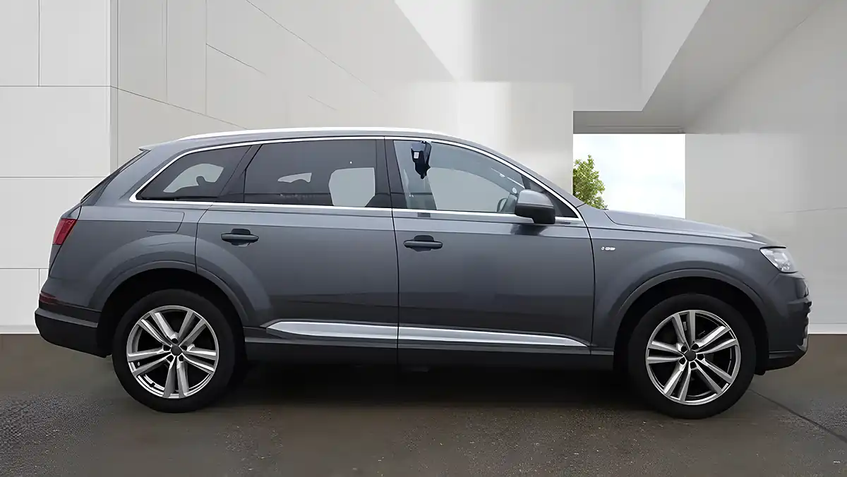 Used 2017 Audi Q7 S Line Grey - Interior and Exterior details 5