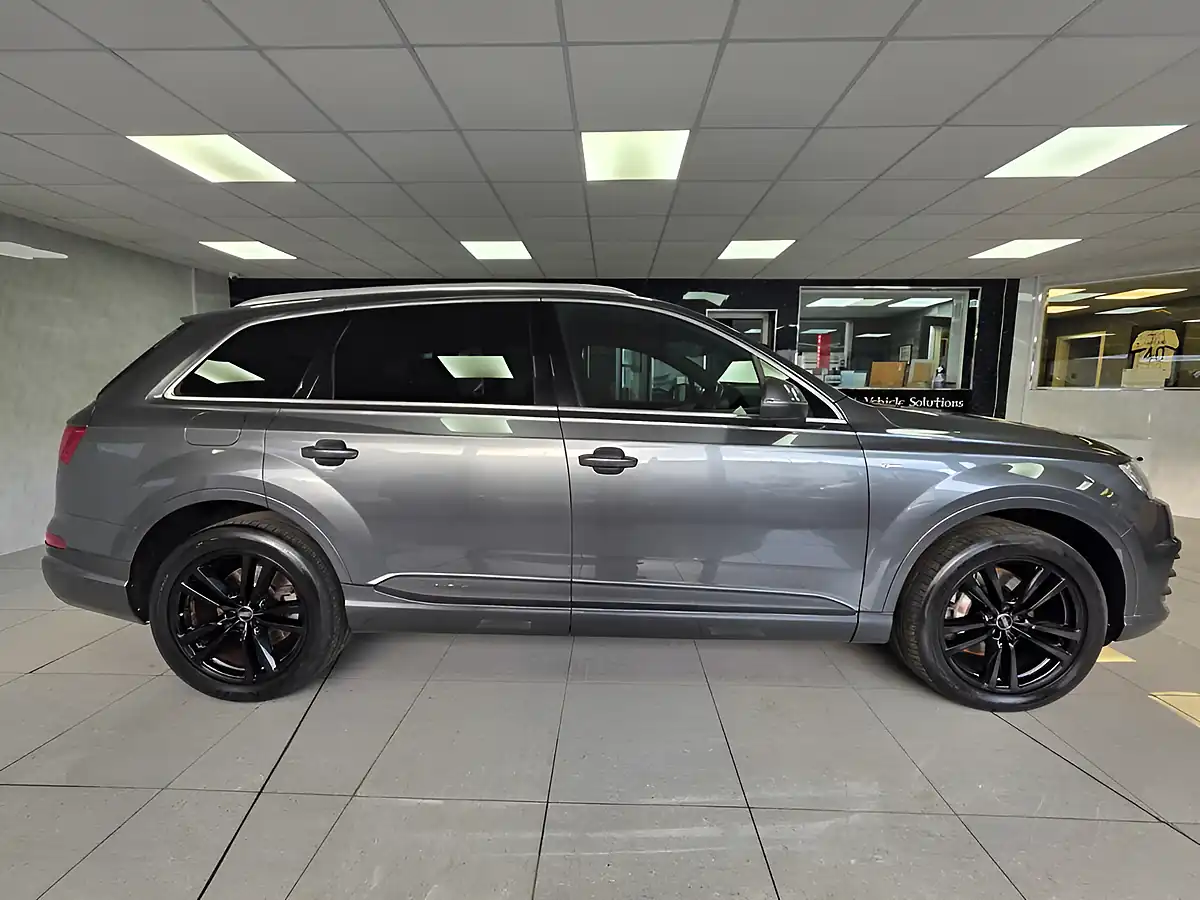 Used 2017 Audi Q7 S Line Grey - Interior and Exterior details 14