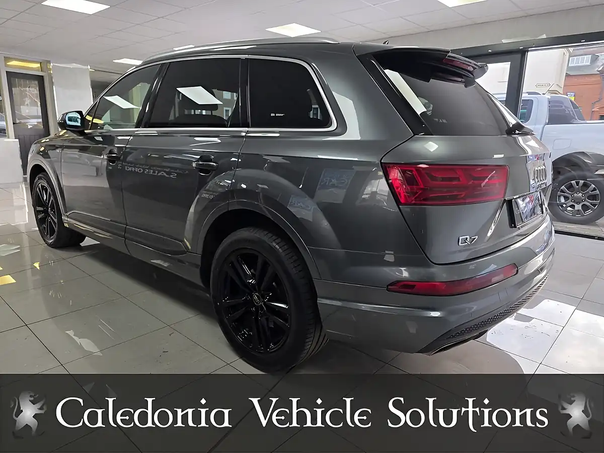 Used 2017 Audi Q7 S Line Grey - Interior and Exterior details 3