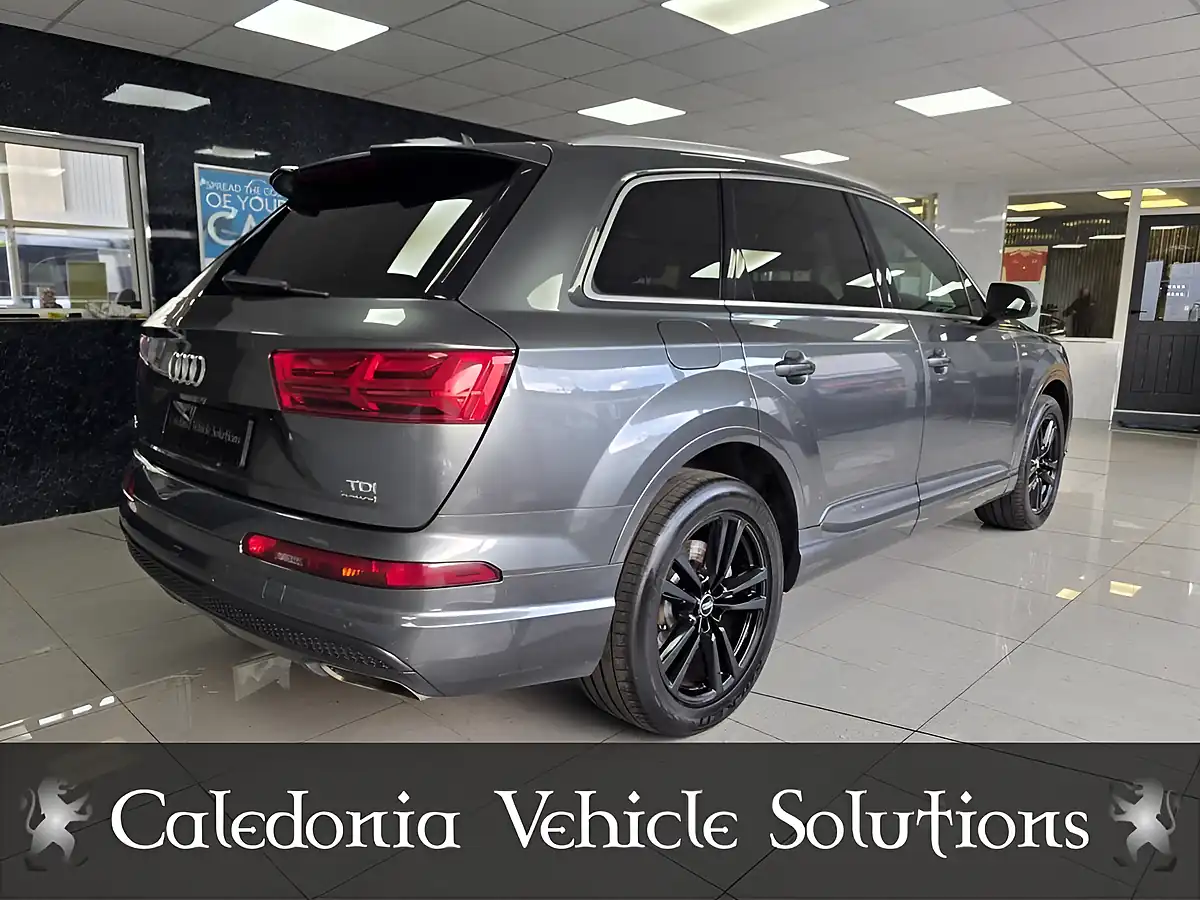 Used 2017 Audi Q7 S Line Grey - Interior and Exterior details 4