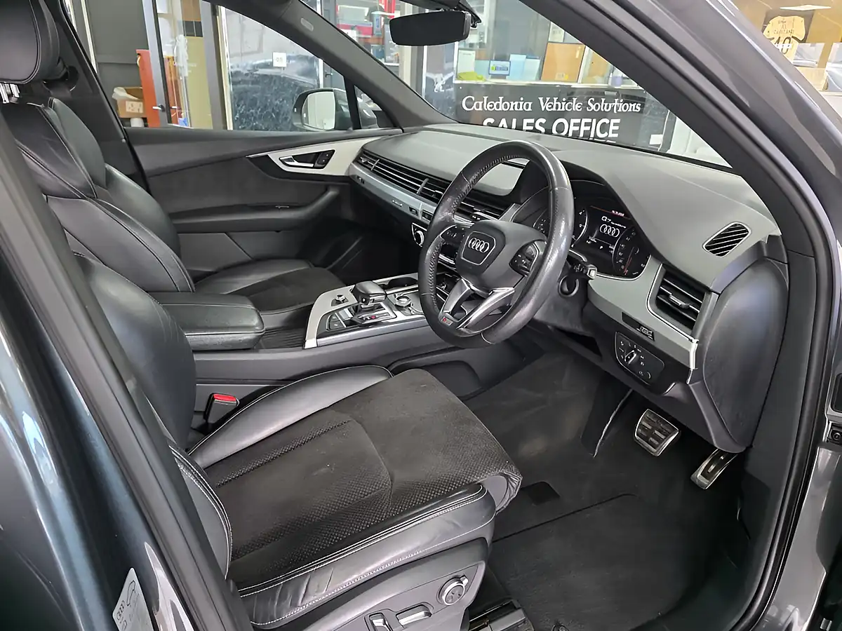 Used 2017 Audi Q7 S Line Grey - Interior and Exterior details 5