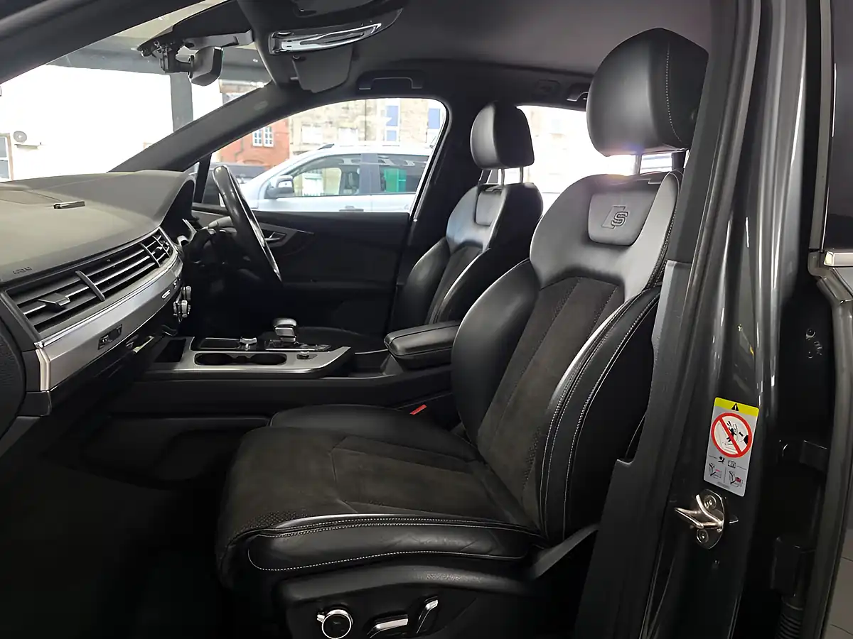Used 2017 Audi Q7 S Line Grey - Interior and Exterior details 8