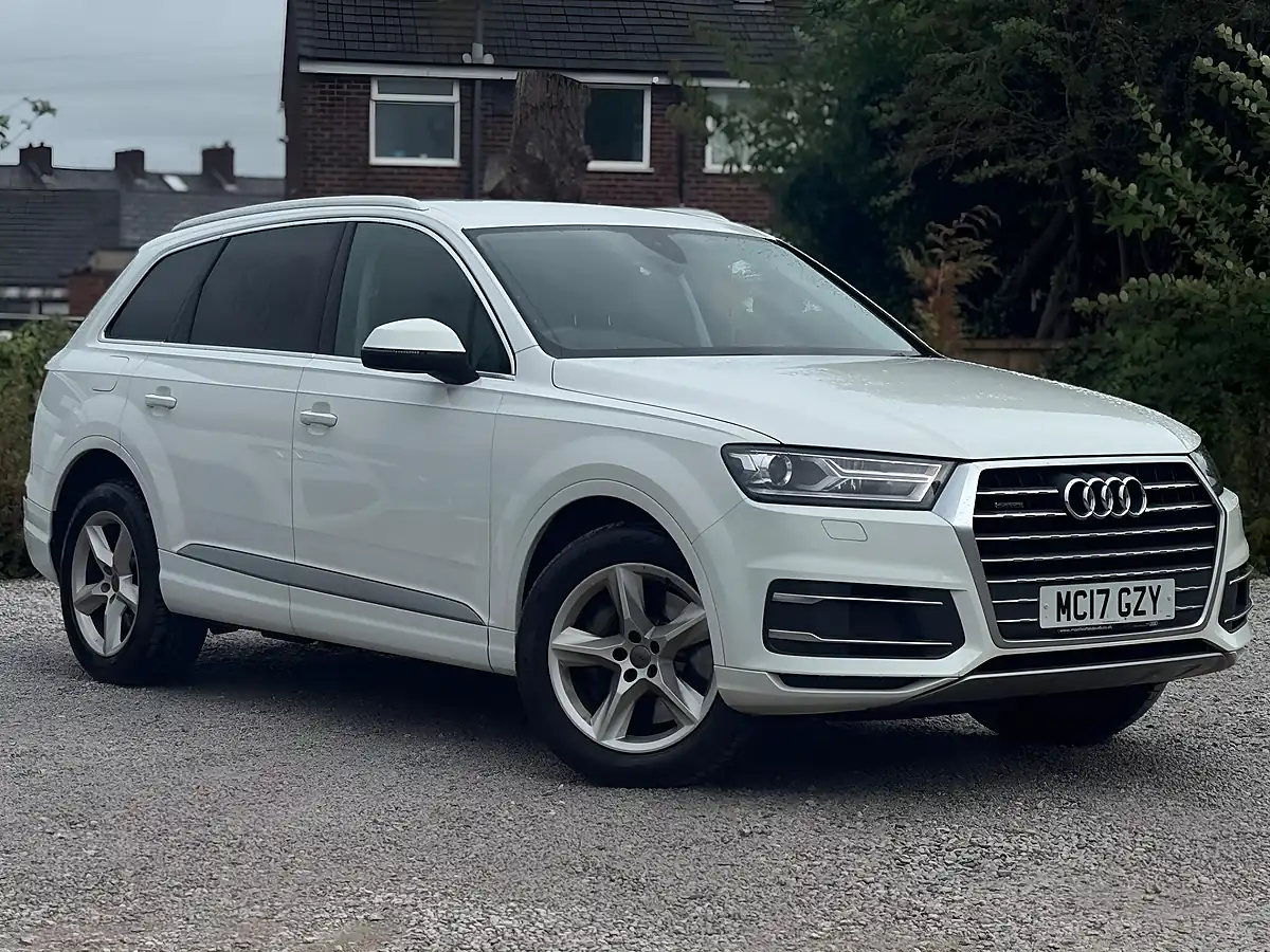 Used 2017 Audi Q7 Se White - Front View
