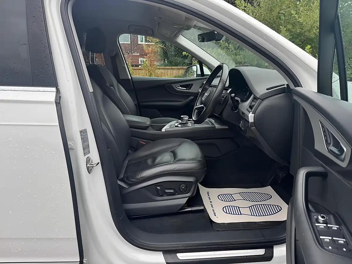 Used 2017 Audi Q7 Se White - Interior and Exterior details 10