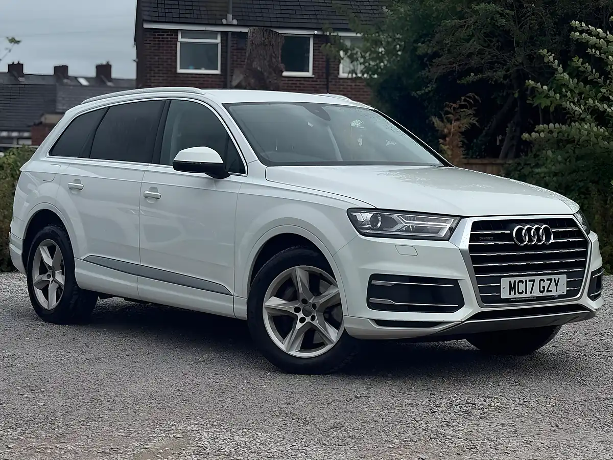 Used 2017 Audi Q7 Se White - Interior and Exterior details 12