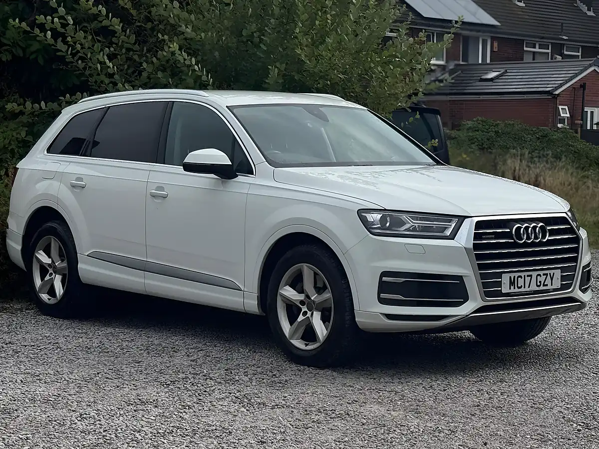 Used 2017 Audi Q7 Se White - Interior and Exterior details 3