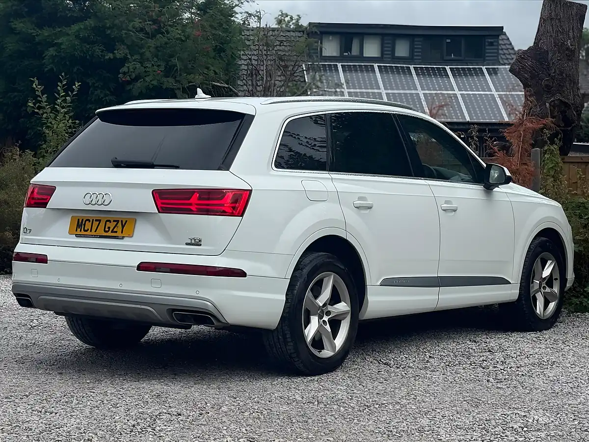 Used 2017 Audi Q7 Se White - Interior and Exterior details 9
