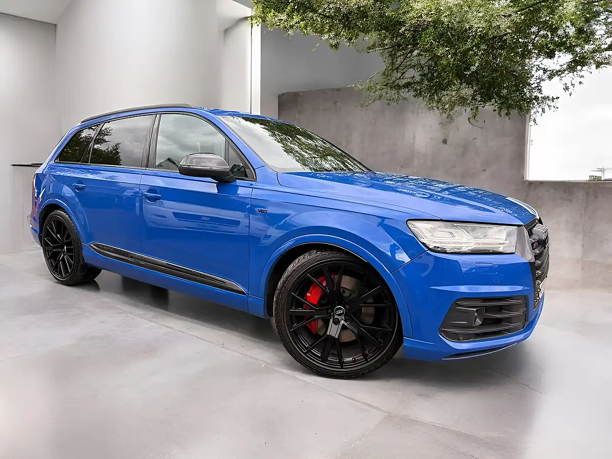 Used 2017 Audi Q7 SQ7 Blue - Front View