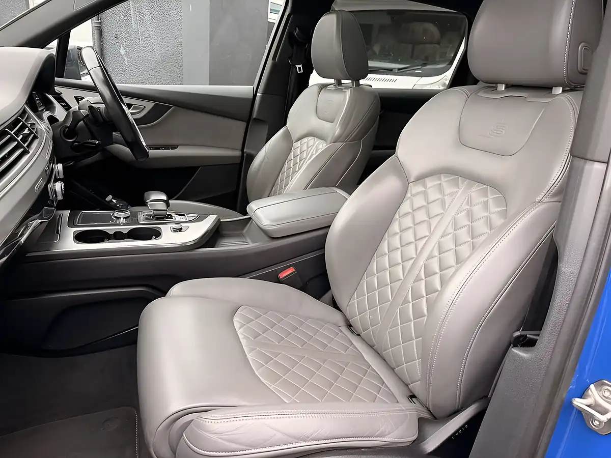 Used 2017 Audi Q7 SQ7 Blue - Interior and Exterior details 14