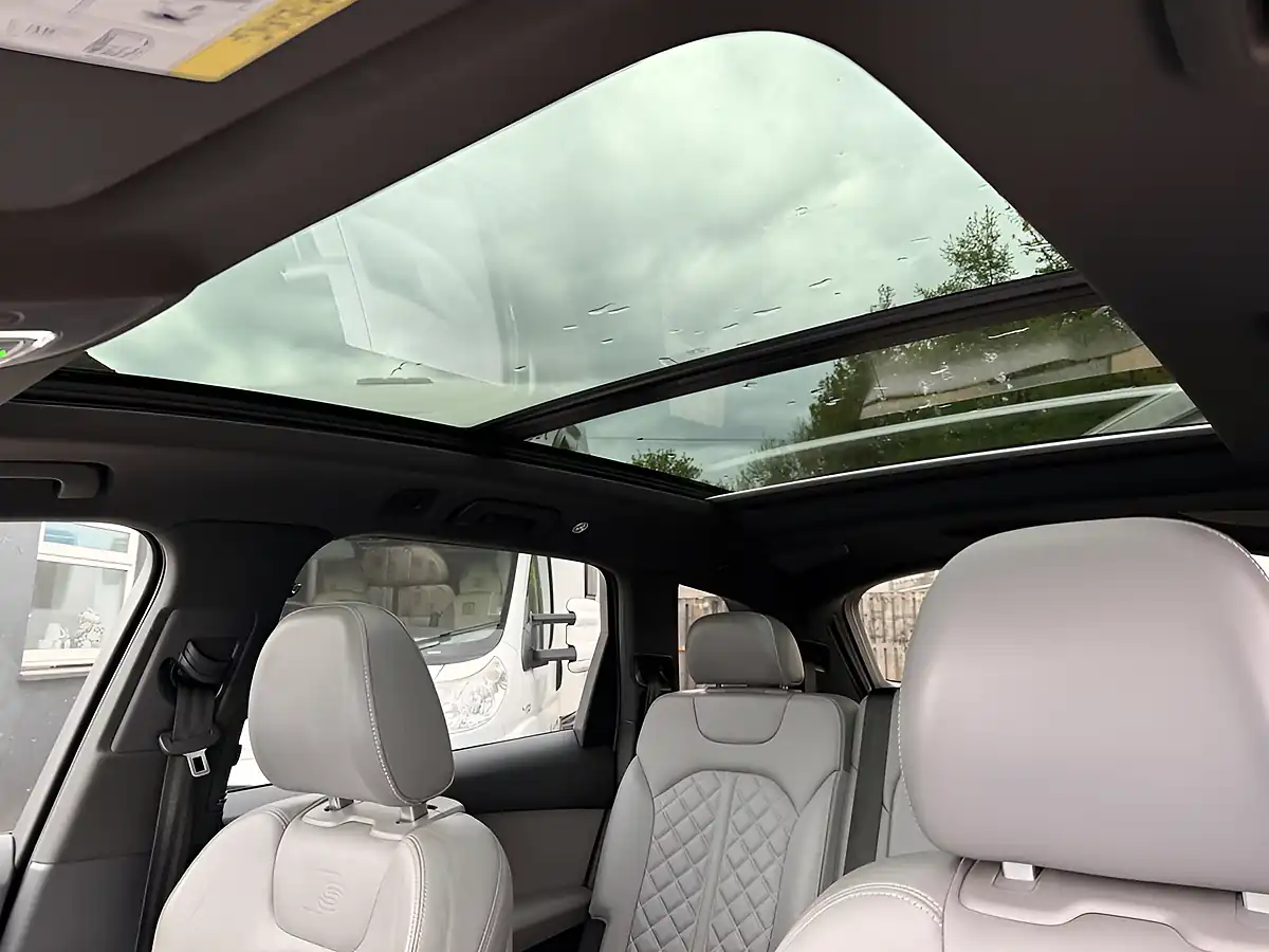 Used 2017 Audi Q7 SQ7 Blue - Interior and Exterior details 16