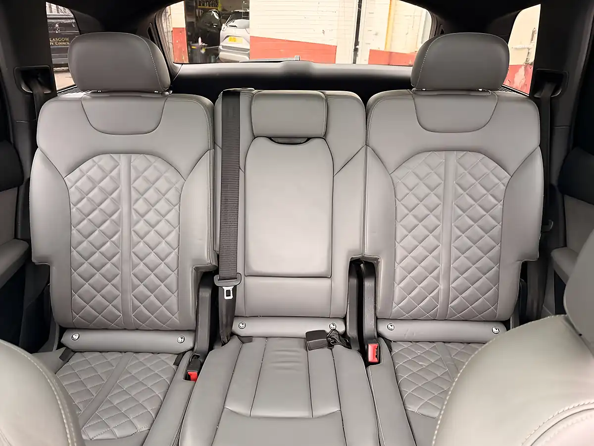 Used 2017 Audi Q7 SQ7 Blue - Interior and Exterior details 17
