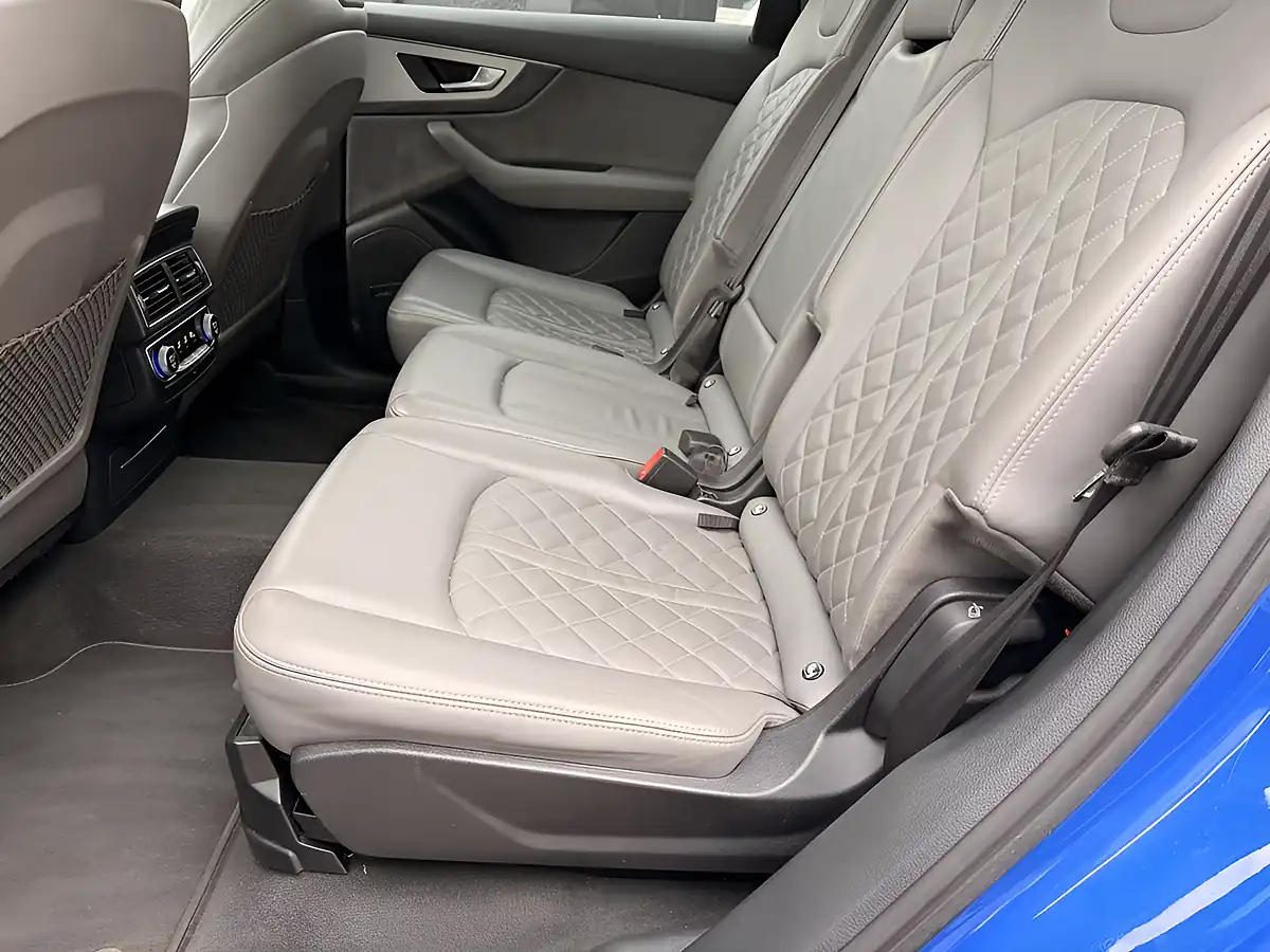 Used 2017 Audi Q7 SQ7 Blue - Interior and Exterior details 18