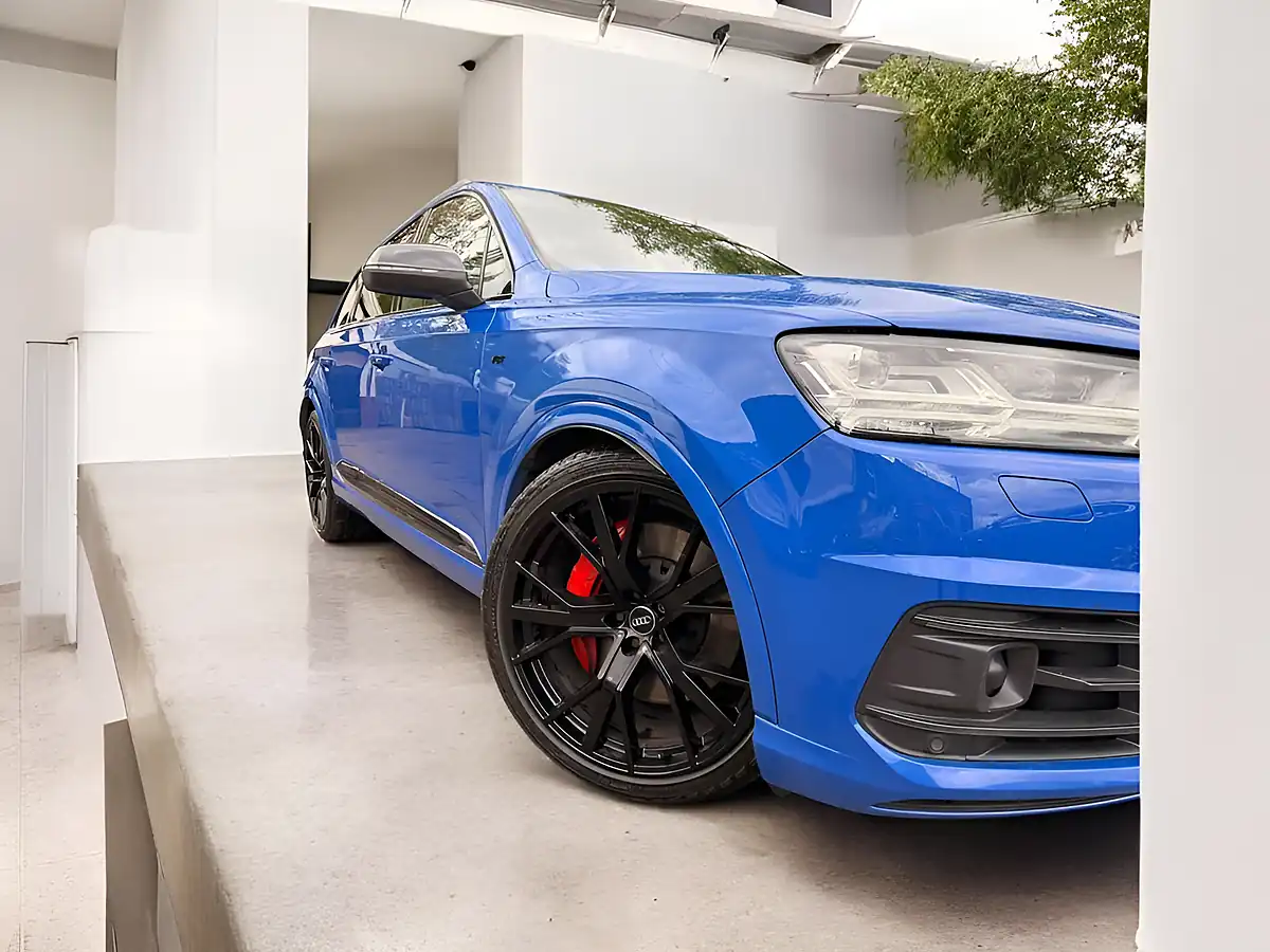 Used 2017 Audi Q7 SQ7 Blue - Interior and Exterior details 5