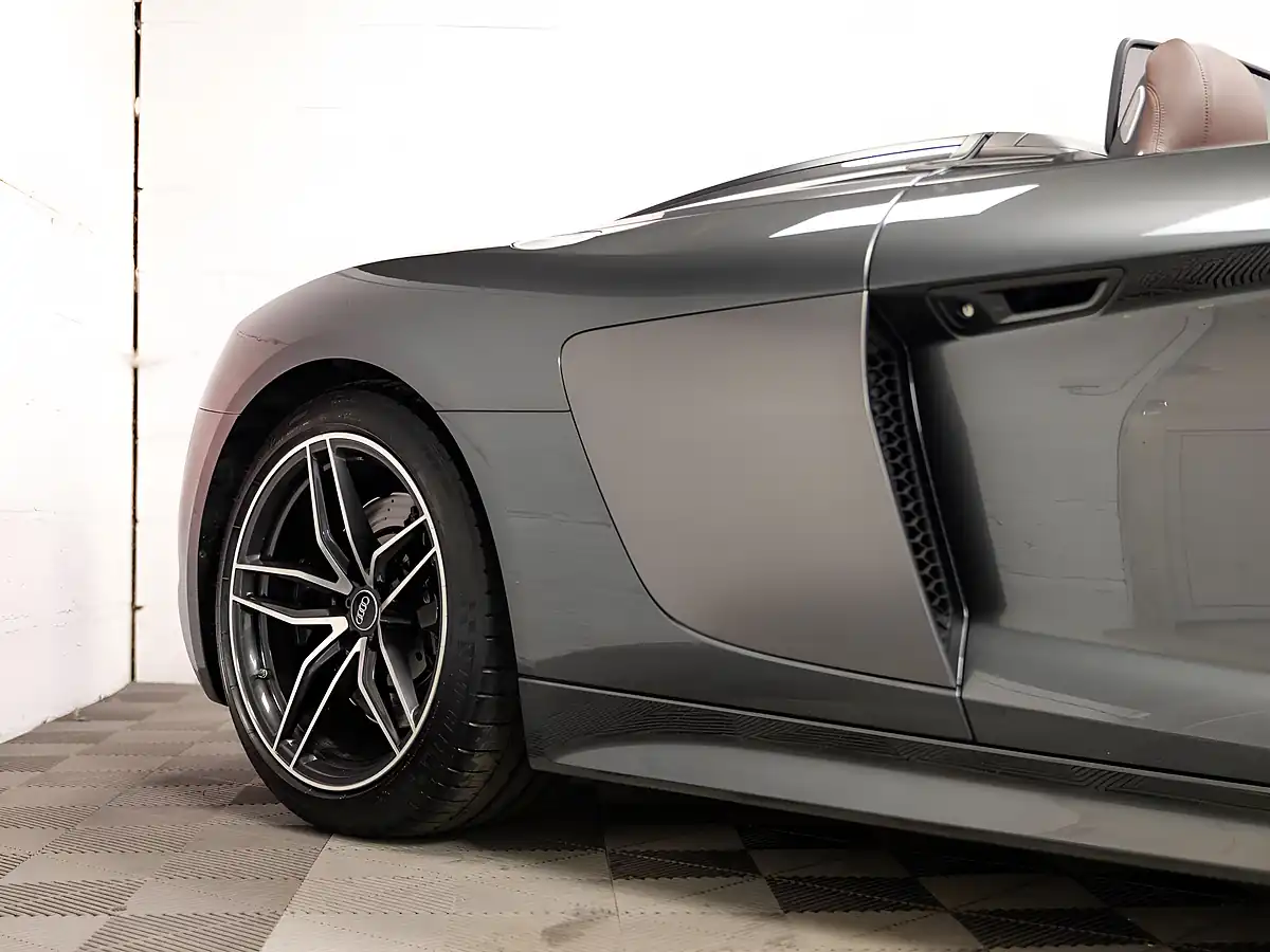 Used 2017 Audi R8 Spyder Grey - Interior and Exterior details 18