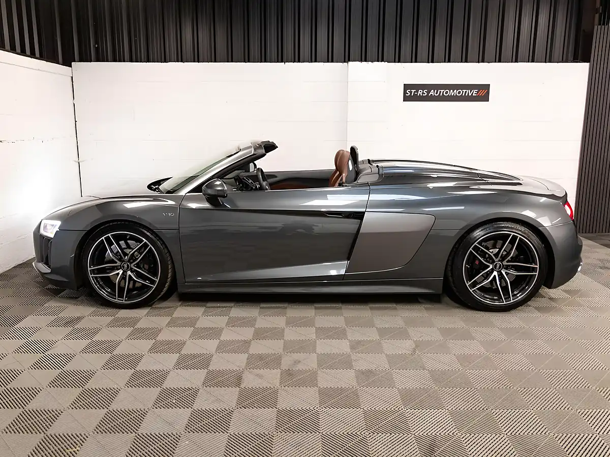 Used 2017 Audi R8 Spyder Grey - Interior and Exterior details 4