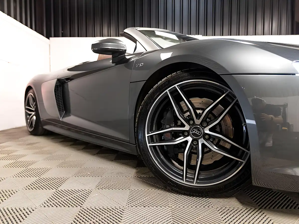 Used 2017 Audi R8 Spyder Grey - Interior and Exterior details 7