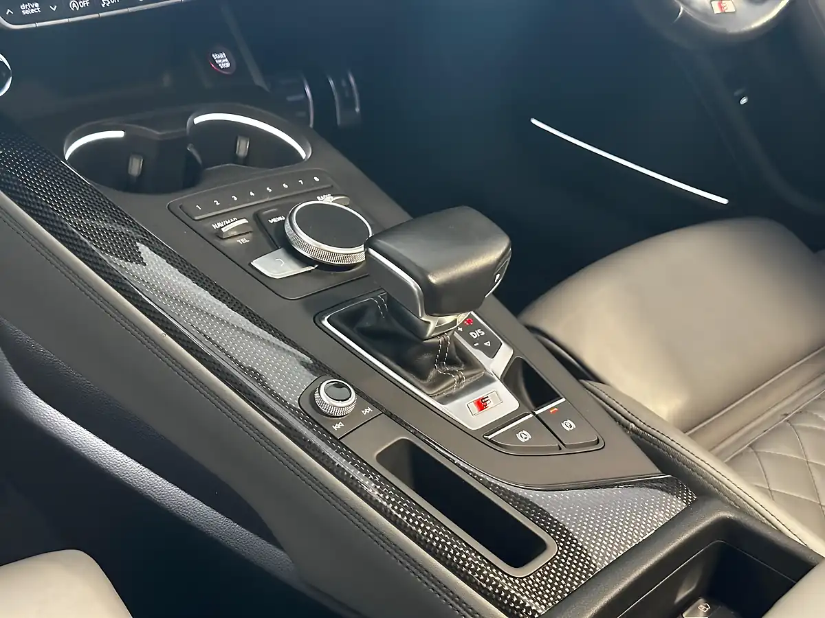 Used 2017 Audi S4 Avant Navarra Blue - Interior and Exterior details 15