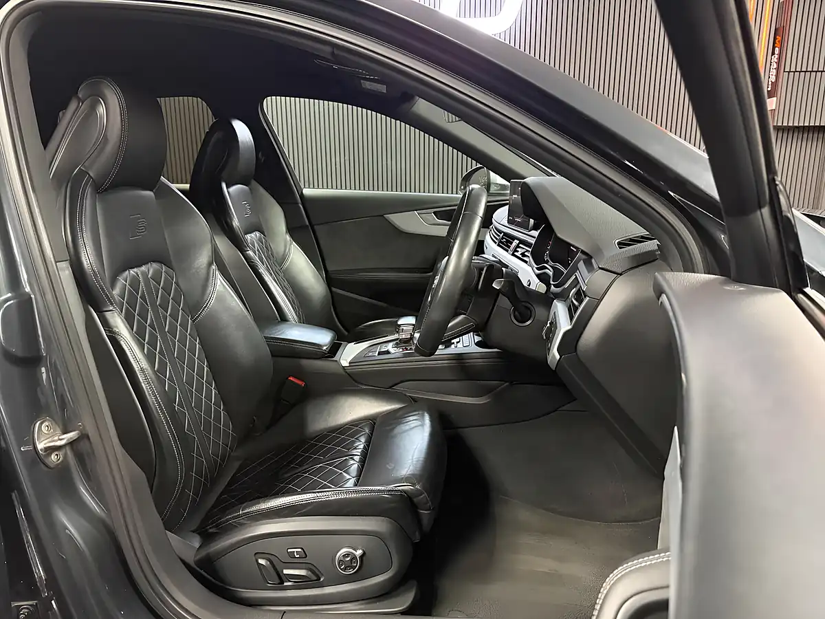 Used 2017 Audi S4 Saloon Grey - Interior and Exterior details 9