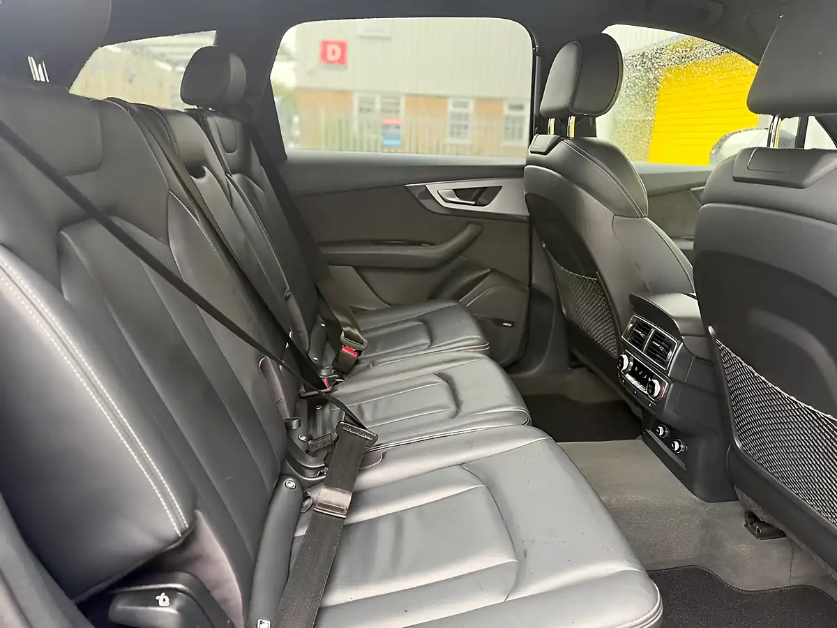 Used 2017 Audi Sq7 Blue - Interior and Exterior details 16
