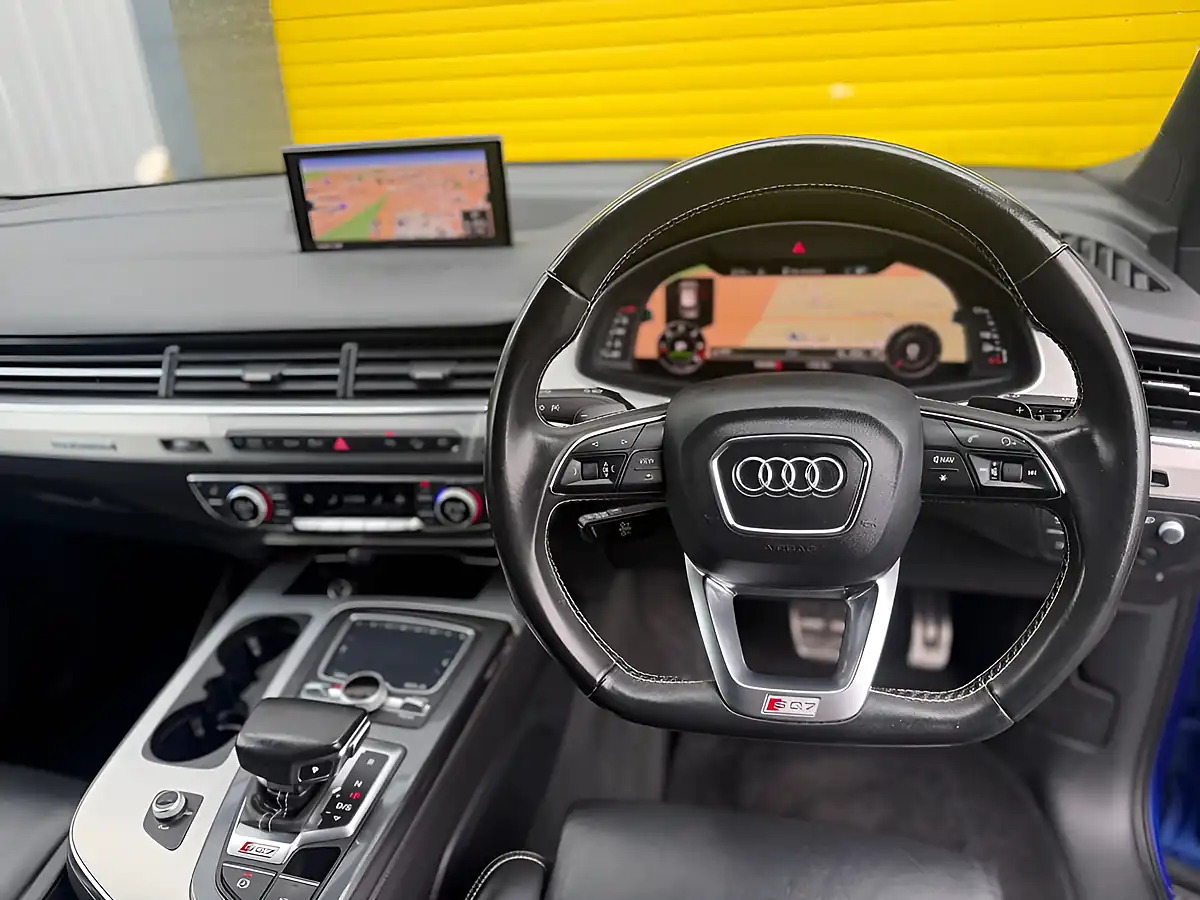 Used 2017 Audi Sq7 Blue - Interior and Exterior details 2