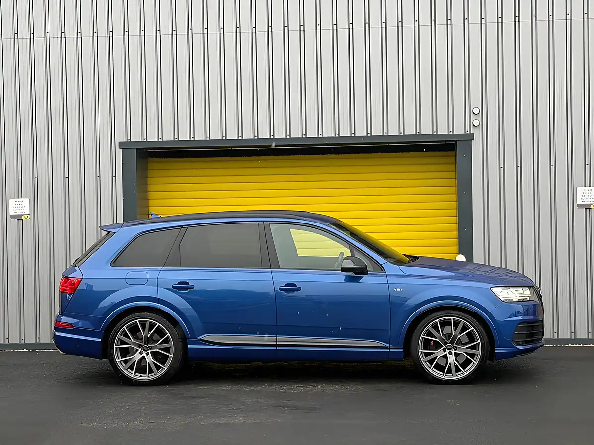 Used 2017 Audi Sq7 Blue - Interior and Exterior details 6