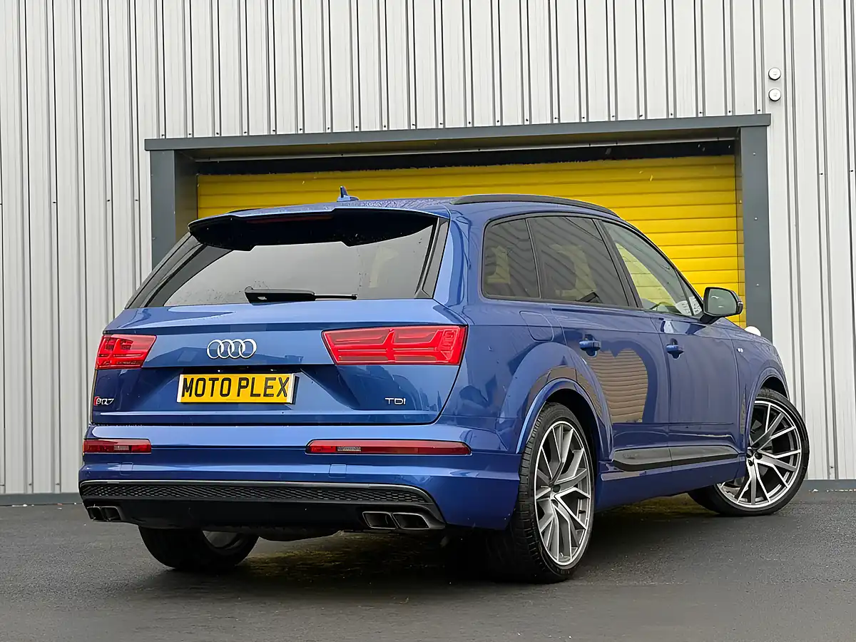 Used 2017 Audi Sq7 Blue - Interior and Exterior details 7