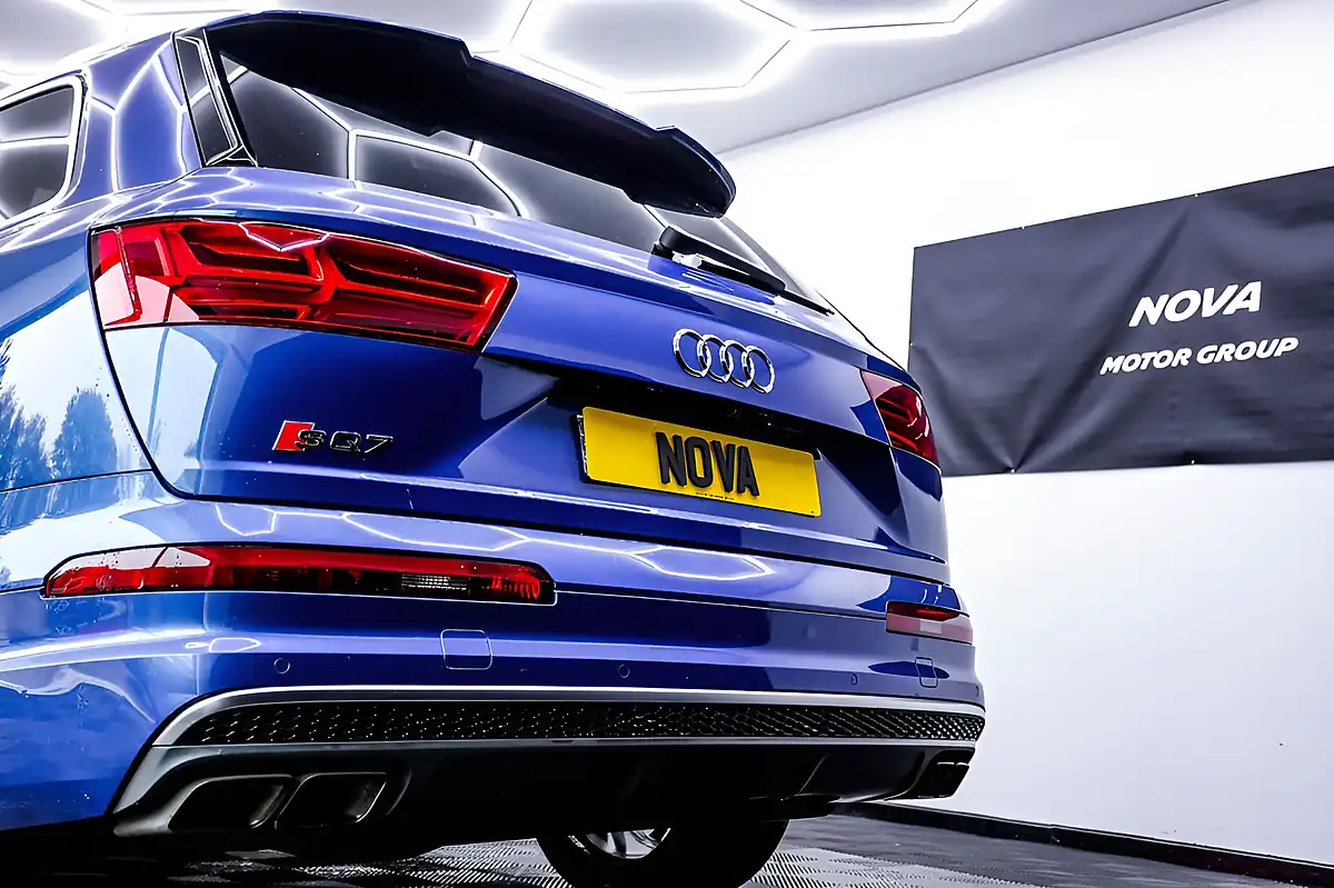 Used 2017 Audi SQ7 Blue - Interior and Exterior details 10
