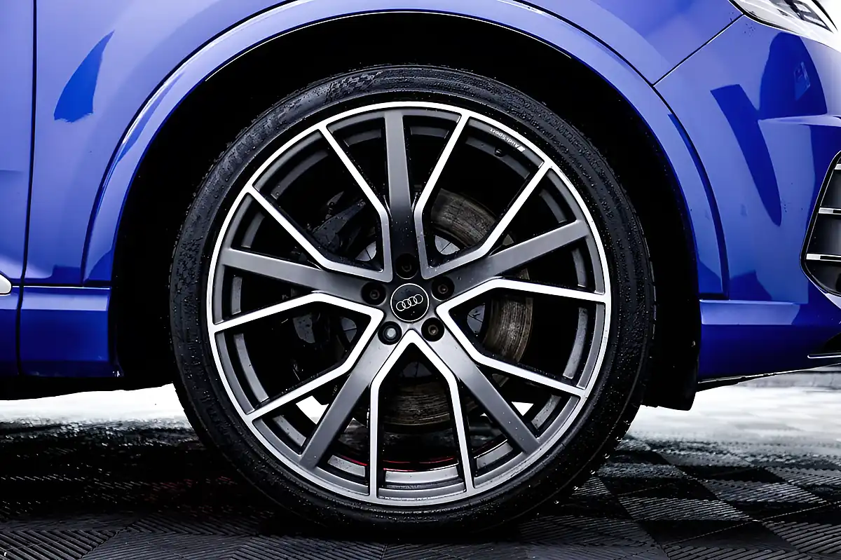 Used 2017 Audi SQ7 Blue - Interior and Exterior details 12