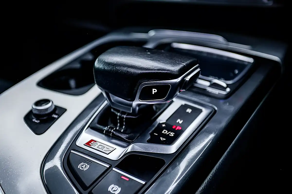 Used 2017 Audi SQ7 Blue - Interior and Exterior details 18