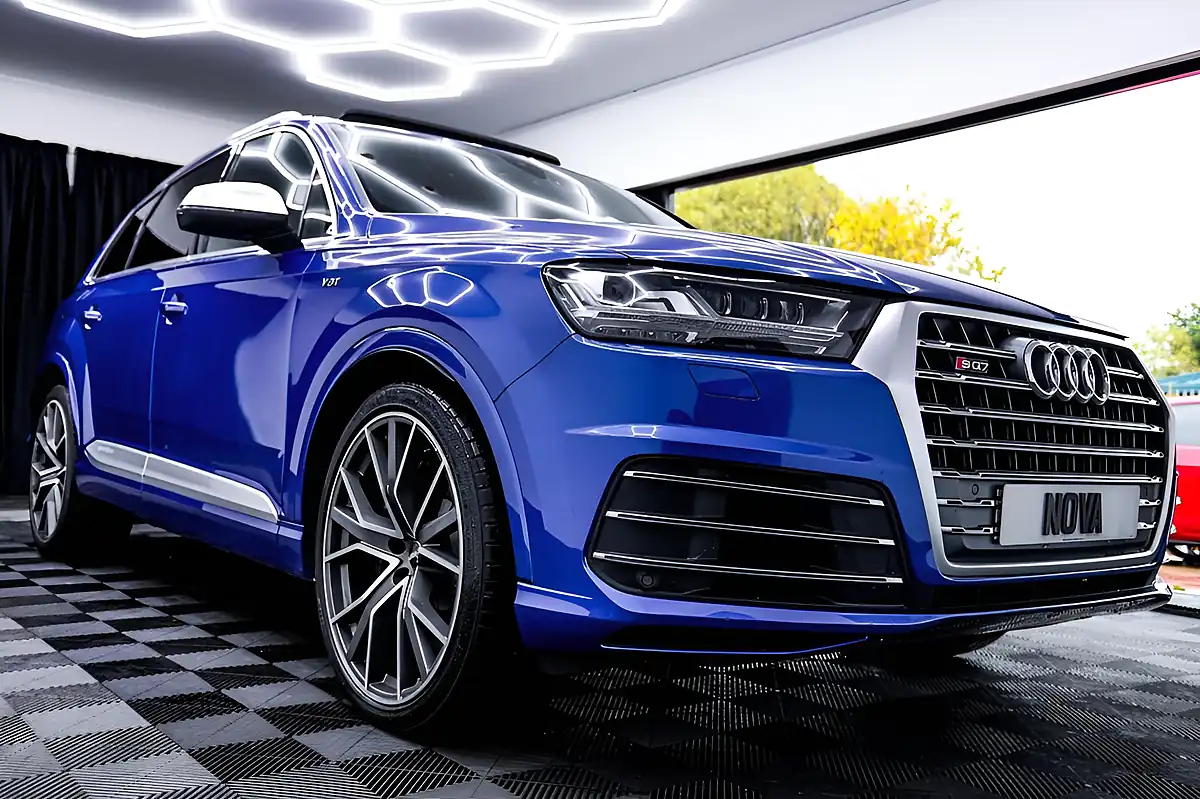 Used 2017 Audi SQ7 Blue - Interior and Exterior details 2