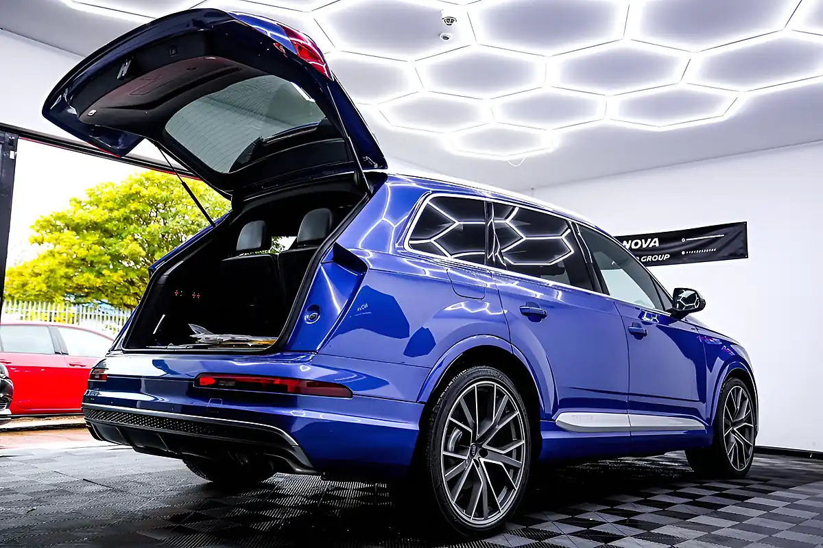 Used 2017 Audi SQ7 Blue - Interior and Exterior details 20