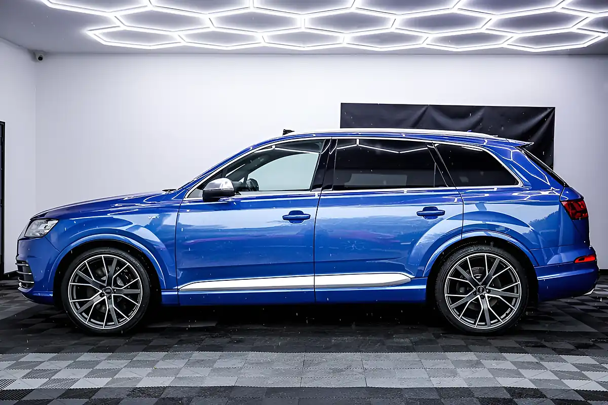 Used 2017 Audi SQ7 Blue - Interior and Exterior details 4