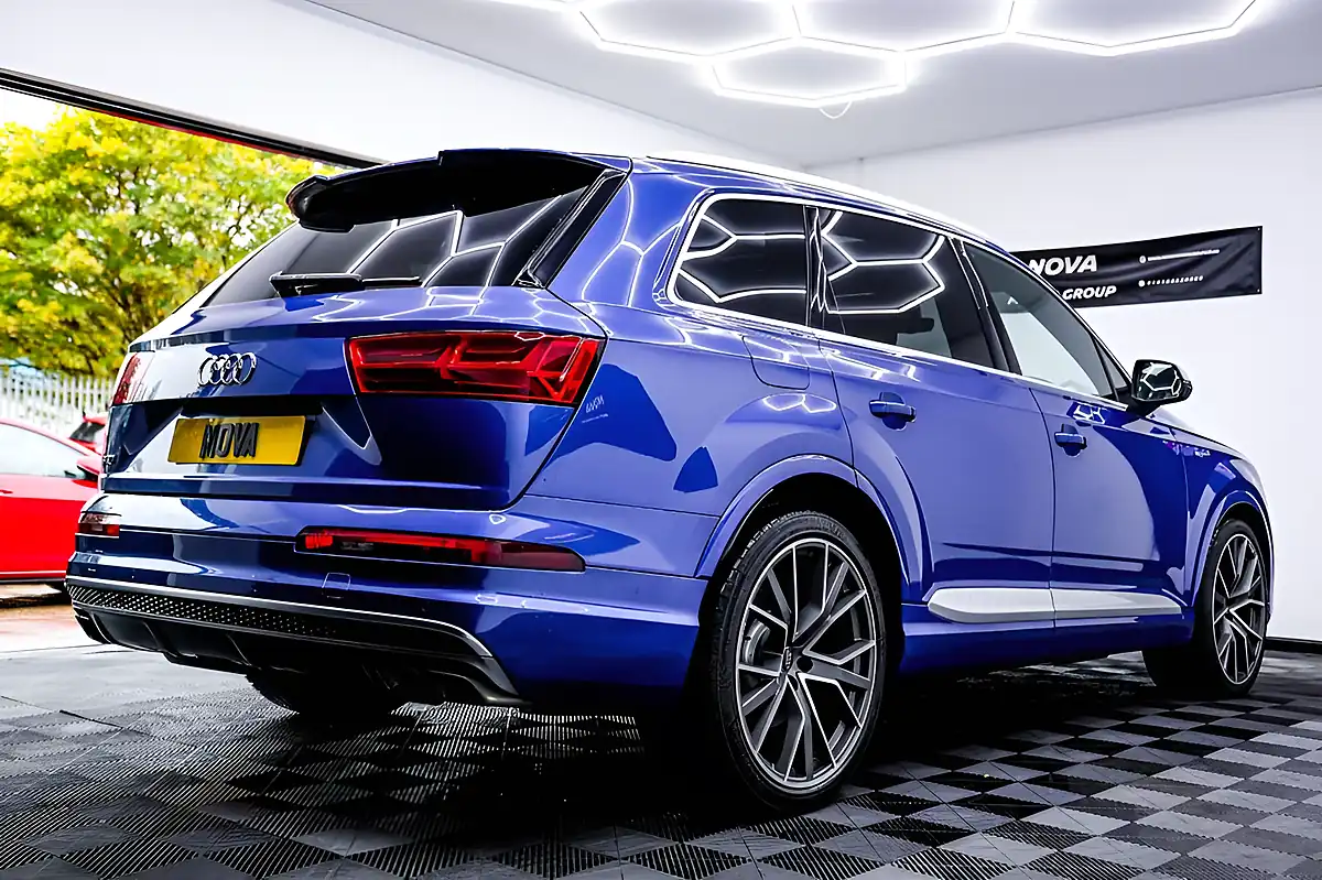 Used 2017 Audi SQ7 Blue - Interior and Exterior details 8