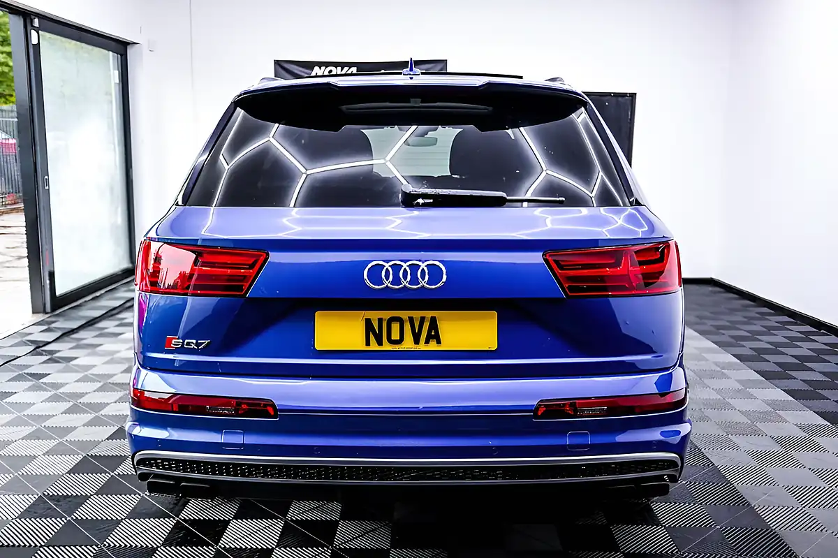 Used 2017 Audi SQ7 Blue - Interior and Exterior details 9