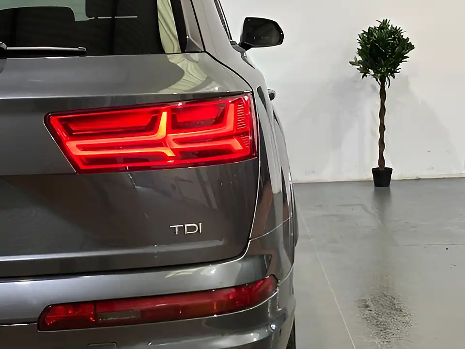 Used 2017 Audi SQ7 Grey - Interior and Exterior details 19