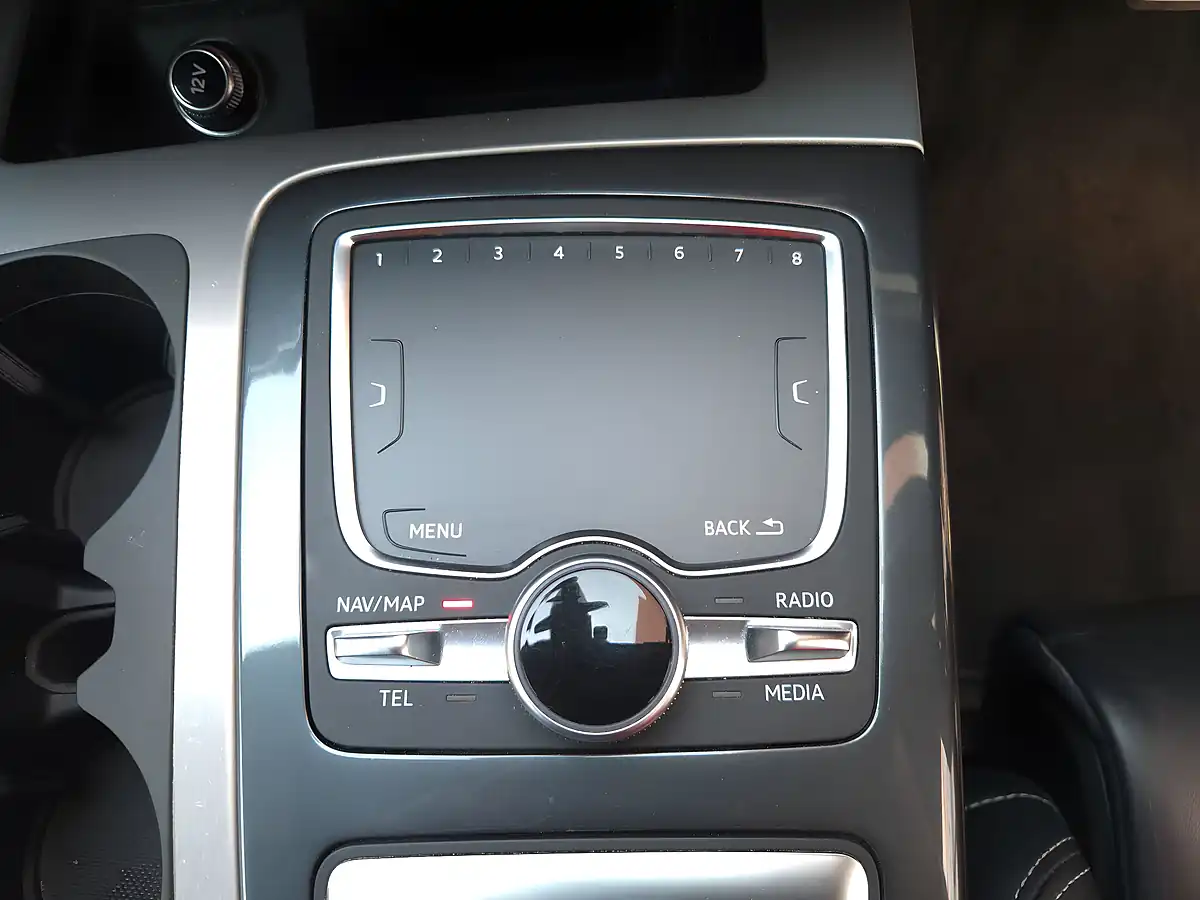 Used 2017 Audi Sq7 Tiptronic Quattro White - Interior and Exterior details 12