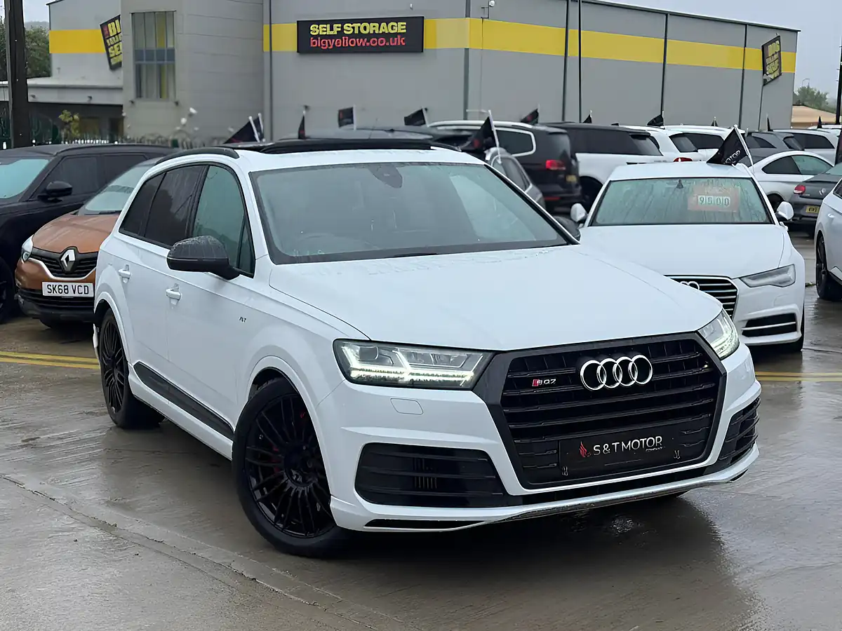 Used 2017 Audi SQ7 White - Front View