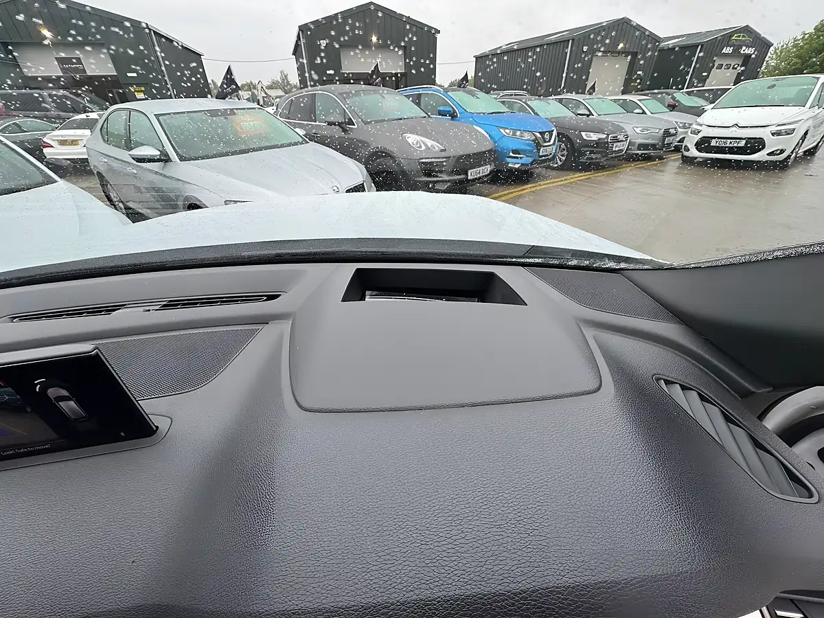Used 2017 Audi SQ7 White - Interior and Exterior details 14