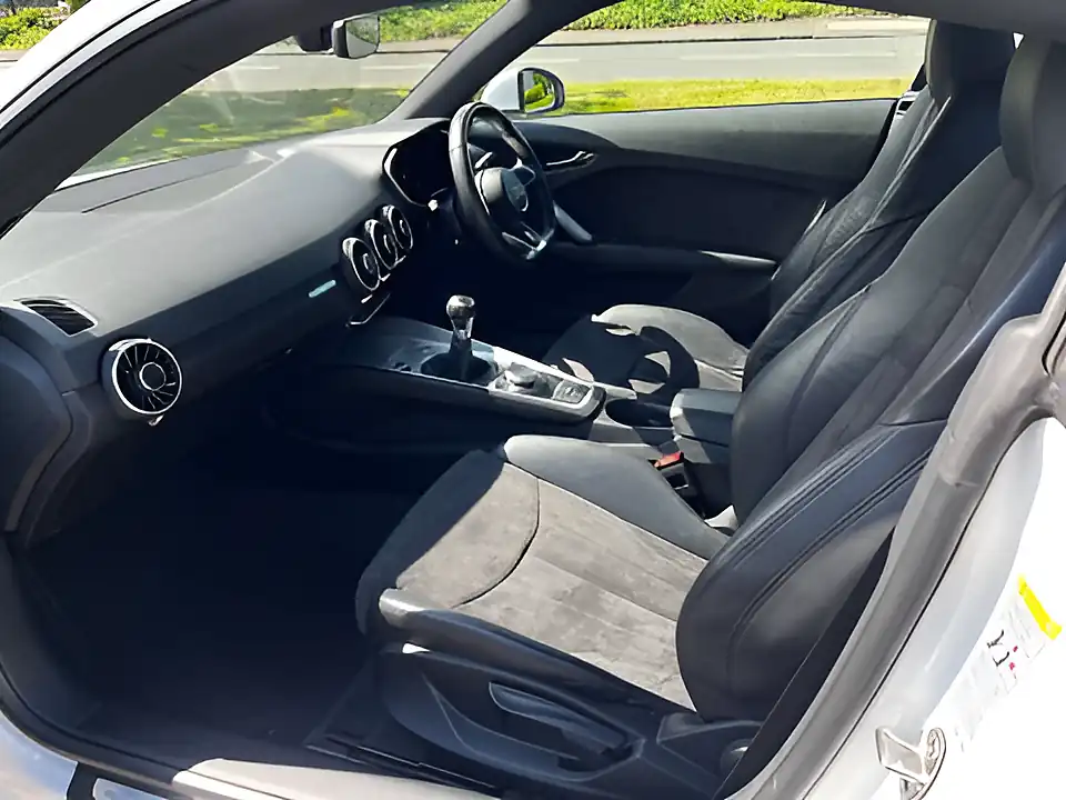 Used 2017 Audi Tt Sport White - Interior and Exterior details 10