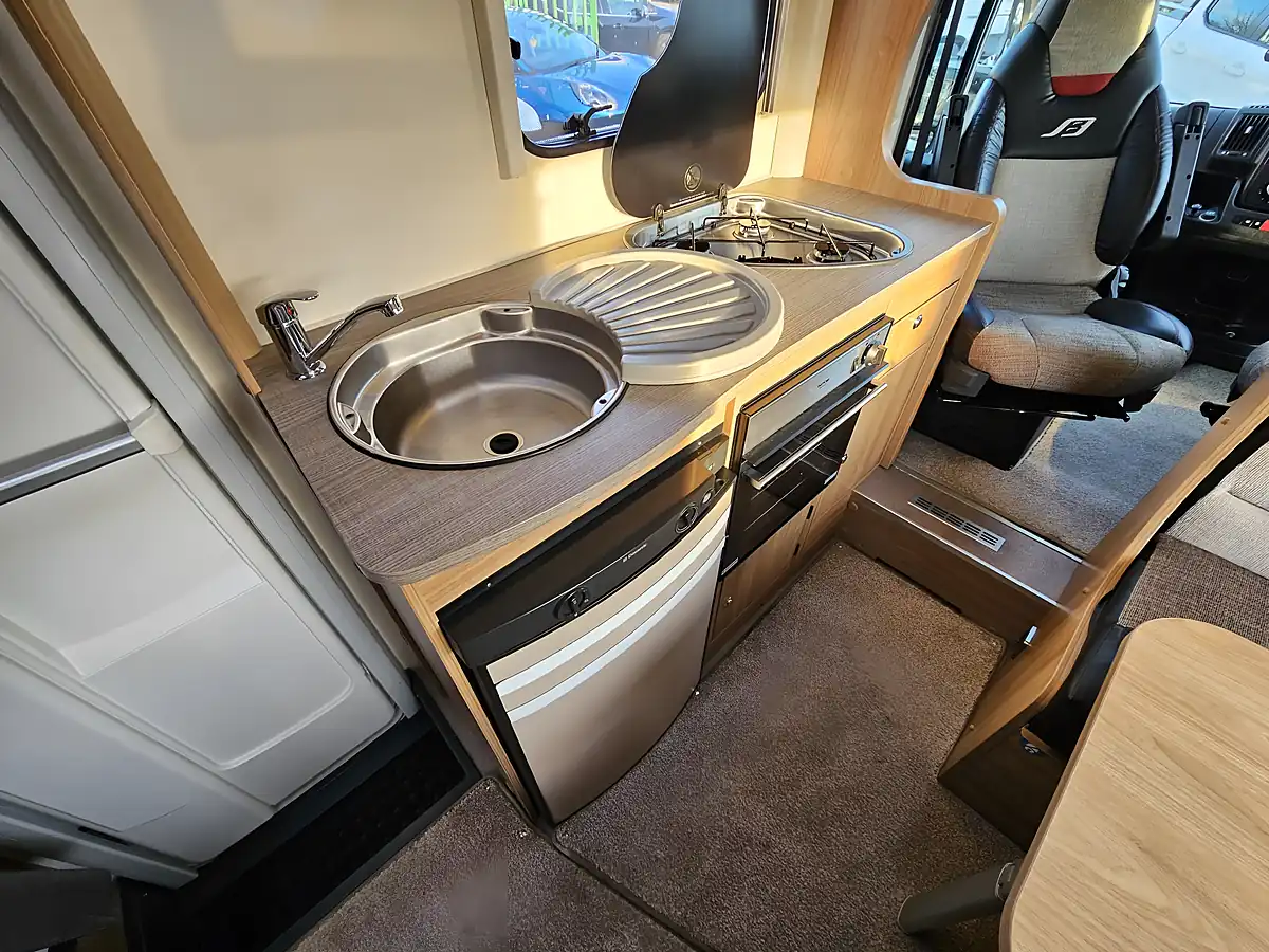 Used 2017 Bailey Approach Advance 665 White - Interior and Exterior details 12