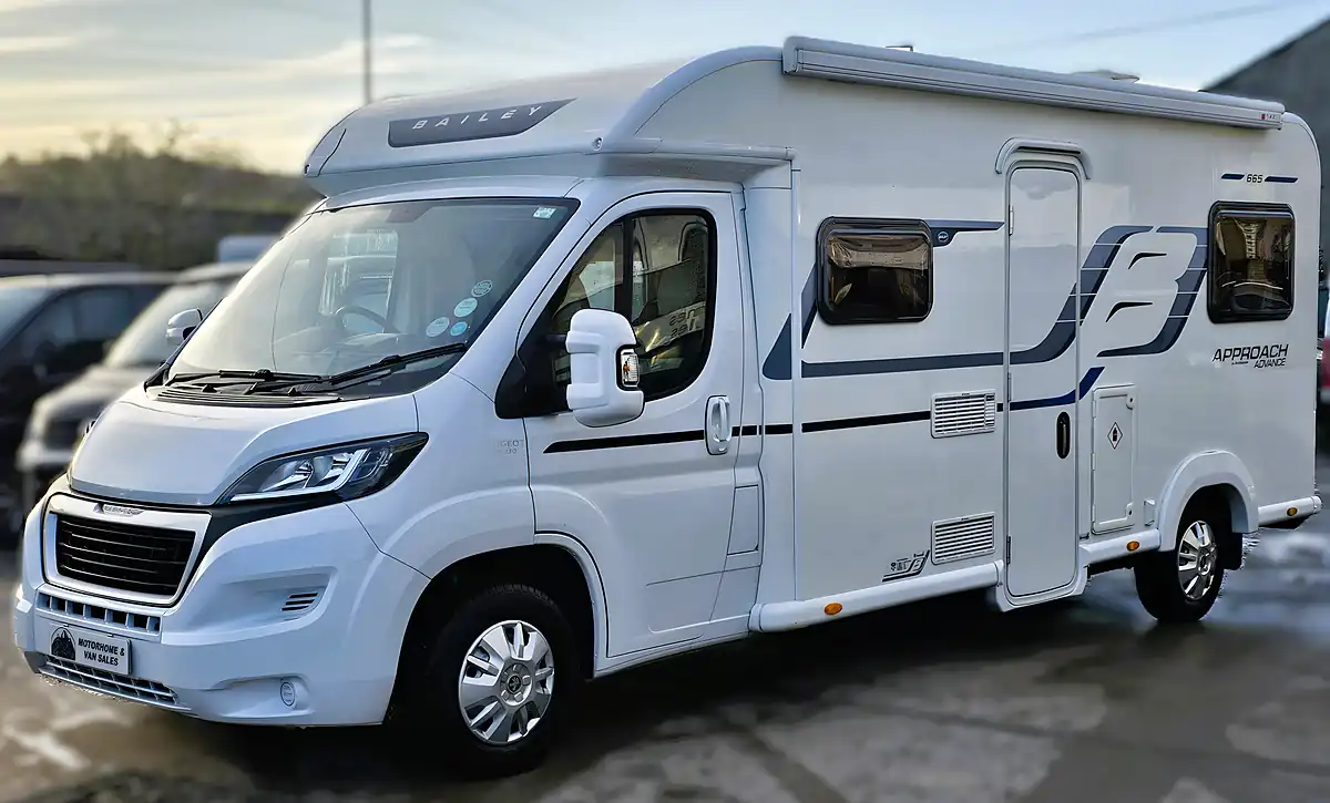 Used 2017 Bailey Approach Advance 665 White - Interior and Exterior details 4