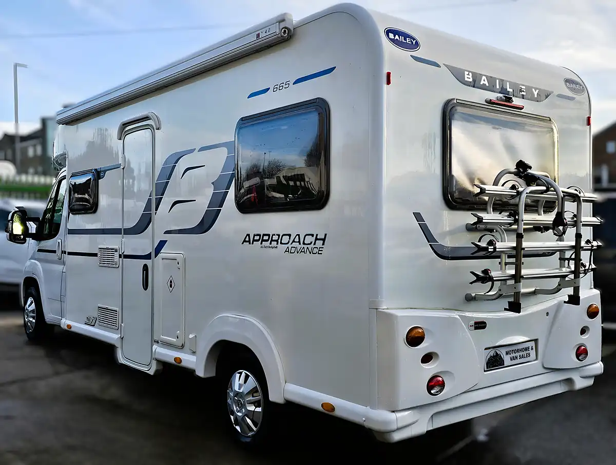 Used 2017 Bailey Approach Advance 665 White - Interior and Exterior details 5