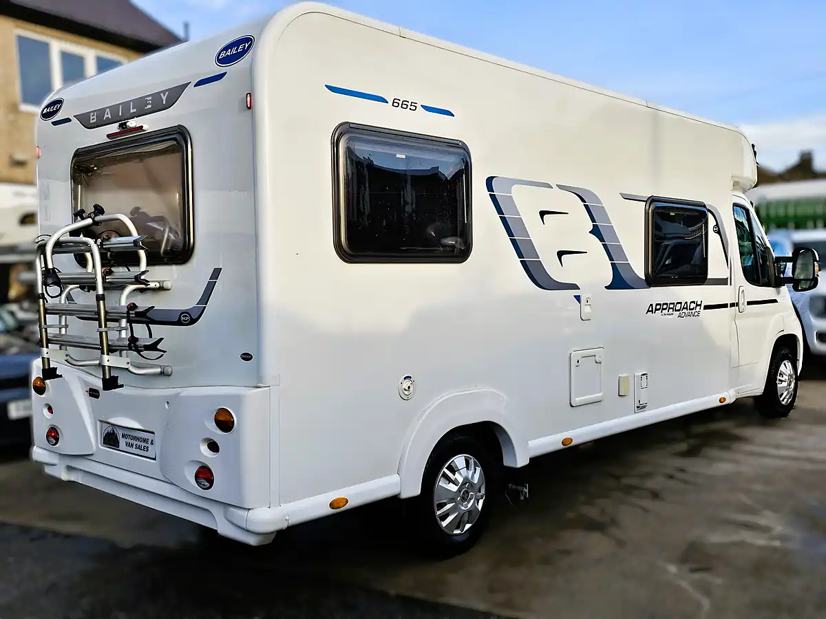 Used 2017 Bailey Approach Advance 665 White - Interior and Exterior details 6