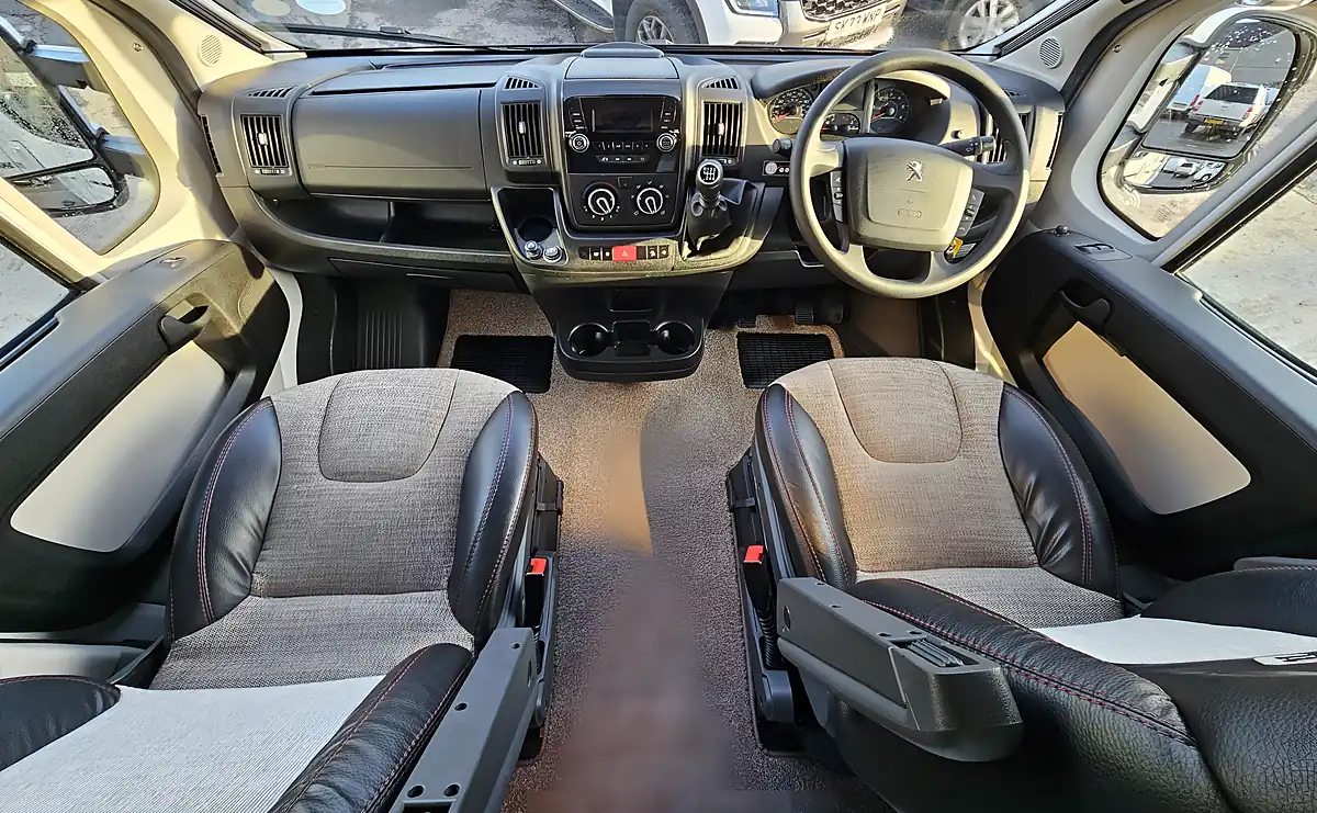 Used 2017 Bailey Approach Advance 665 White - Interior and Exterior details 7